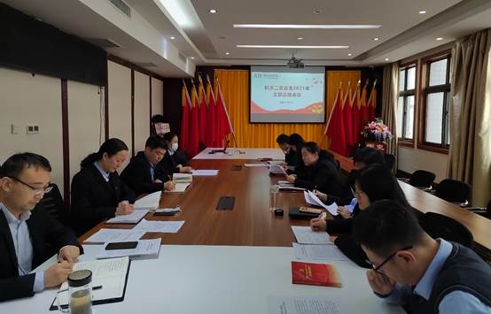 会议室里的人们
描述已自动生成