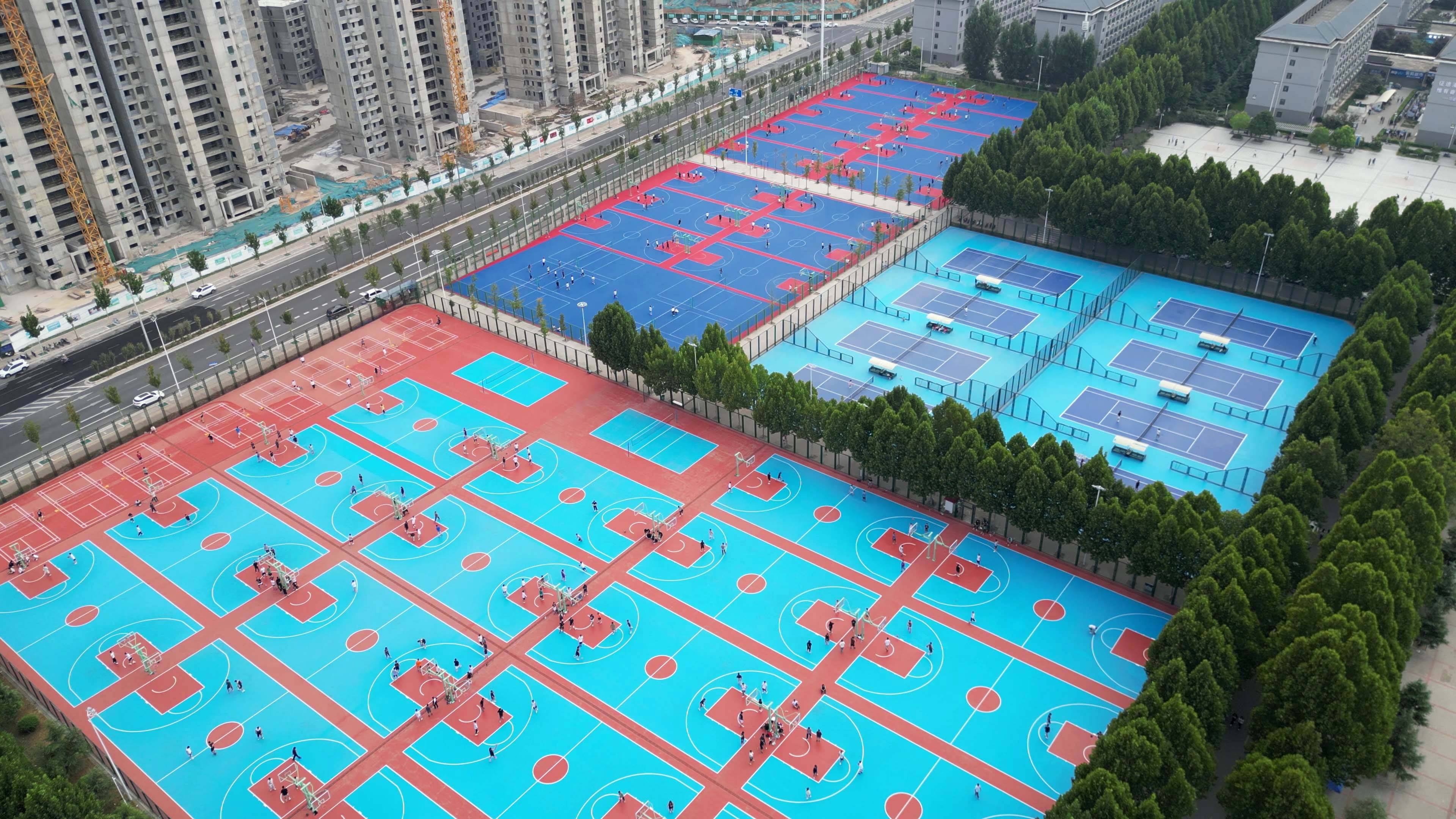 校园一角——运动场新颜