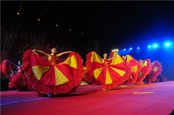 歌伴舞《祖国我深深地爱你》