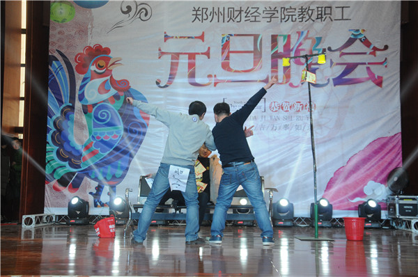 现代物流与管理学院分工会 哑剧表演《粘人的尴尬》