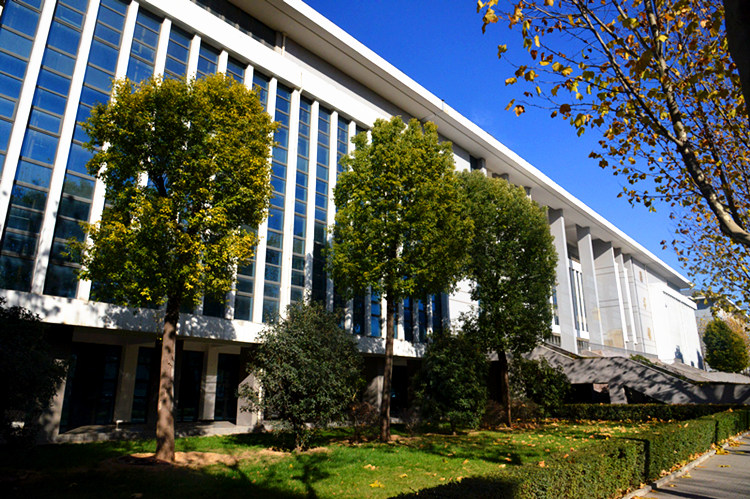 冬季里的图书馆