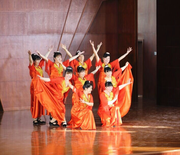 2015年庆元旦迎新年教职工联欢会之宿管阿姨舞蹈《美丽大郑州》